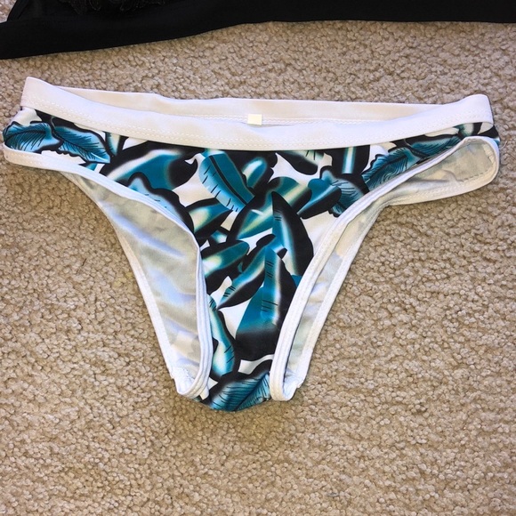 Bikini Bathing Suit Set Medium - Picture 2 of 8